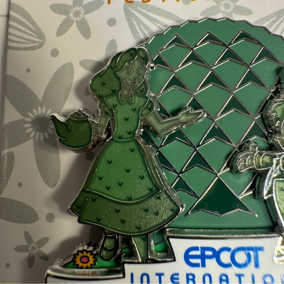 This limited release pin features Alice in Wonderland topiary Epcot - Picture 9 of 9